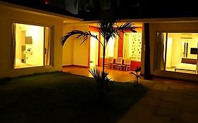 Paparazzi Resort
