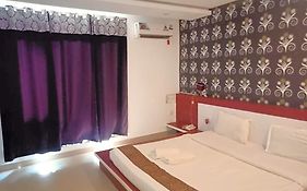 Paparazzi Resort
